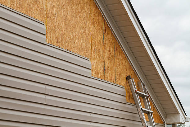 Professional Fiber Cement Siding technician working in Kingston, OH